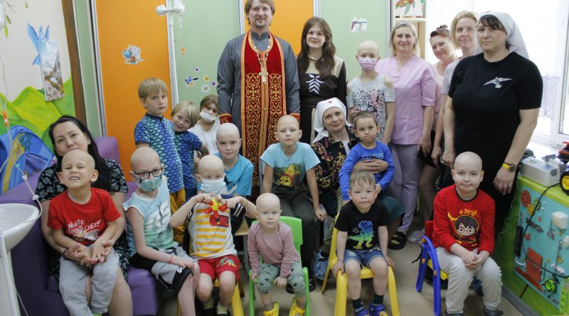 Праздник для онкобольных детей. Волонтёры, сестры милосердия и сотрудники соцотдела епархии посетили ДККБ имени Пиотровича